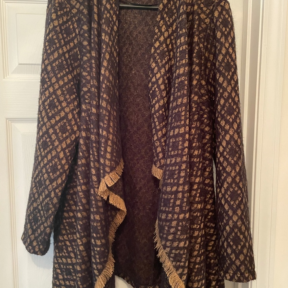 Classy with tan fringe on front closure. Ruff Hewn Grey maker , 2X